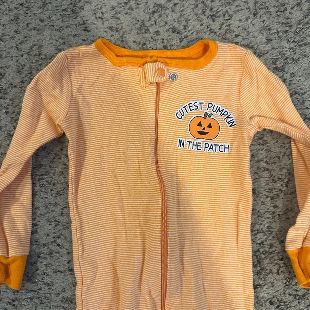 The Childrens Place Baby Orange Striped Pumpkin Halloween Footed Pajamas 12-18M